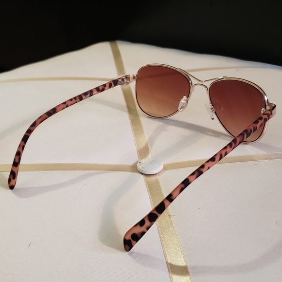 *3/$15 Gold Metal Frame Leppard Print Sunglasses - Picture 5 of 7
